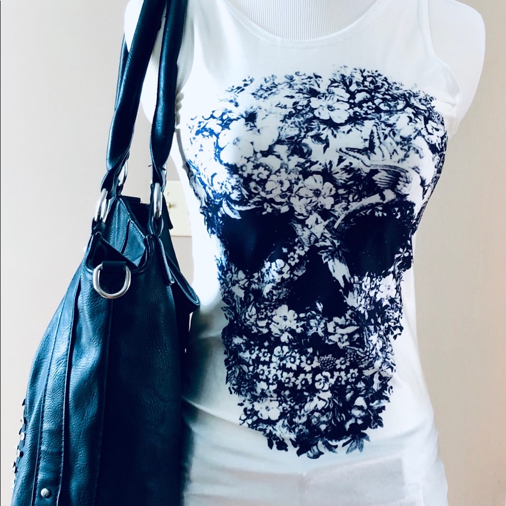 🧳Lui Si Ran Ivory & Black Skull Tank Top